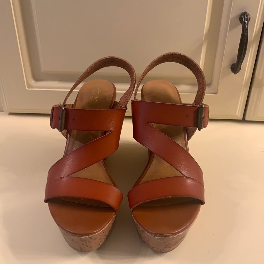 Leather wedge